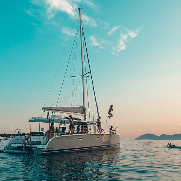 location de catamaran avec skipper à Marseille