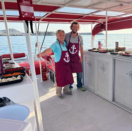 sous le catamaran à Marseille