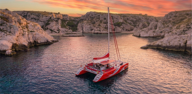 location de catamaran avec skipper pour la visite des calanques