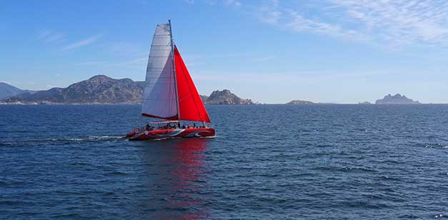 location de catamaran avec skipper pour la visite des calanques